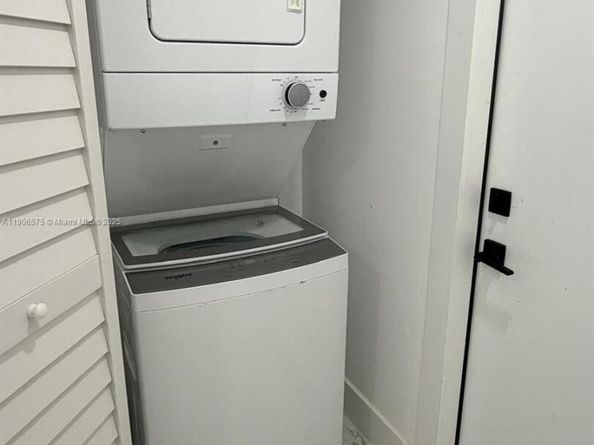 2953 NW 45th St, Miami FL 33142