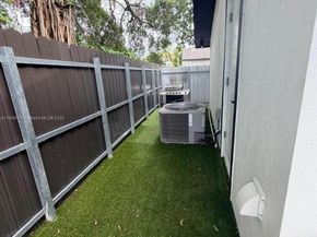 2953 NW 45th St, Miami FL 33142