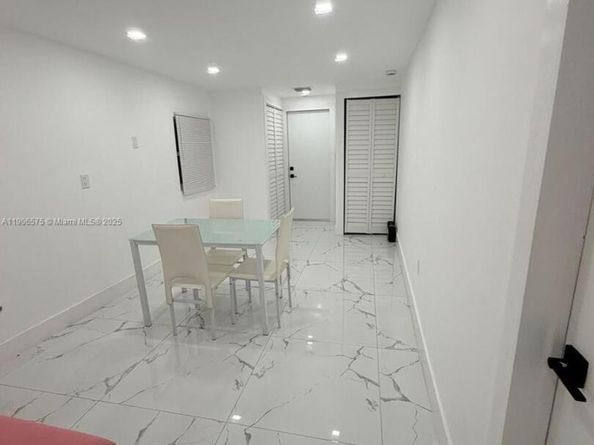 2953 NW 45th St, Miami FL 33142