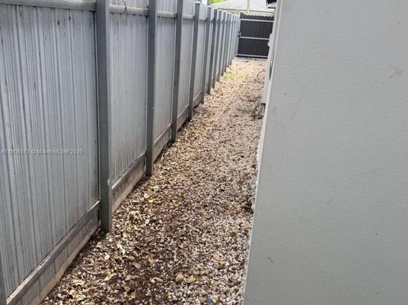 2953 NW 45th St, Miami FL 33142