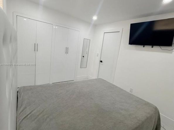 2953 NW 45th St, Miami FL 33142