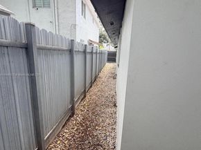 2953 NW 45th St, Miami FL 33142