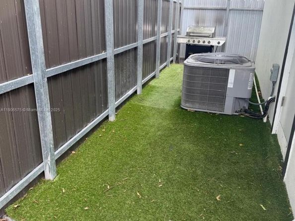 2953 NW 45th St, Miami FL 33142