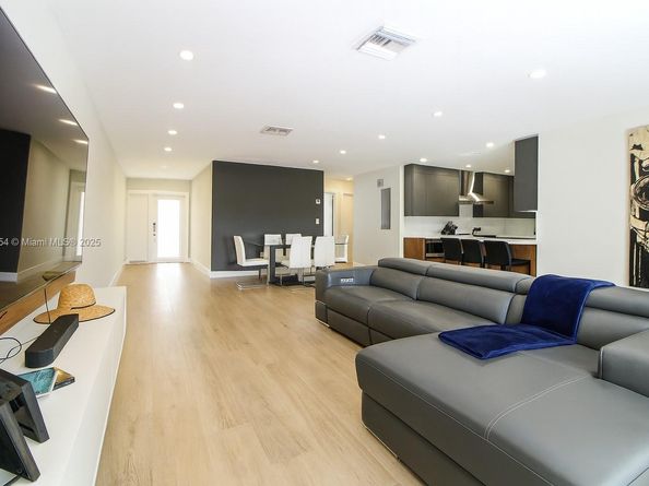 8232 SW 81st Ter 8232, Miami FL 33143