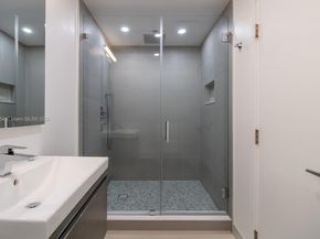 8232 SW 81st Ter 8232, Miami FL 33143