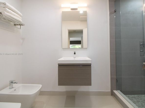 8232 SW 81st Ter 8232, Miami FL 33143