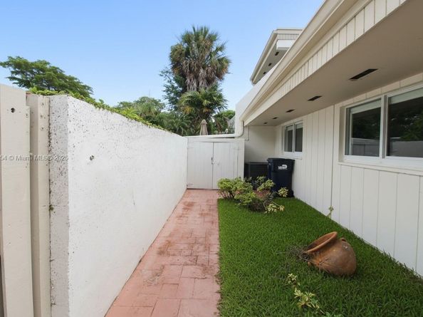 8232 SW 81st Ter 8232, Miami FL 33143
