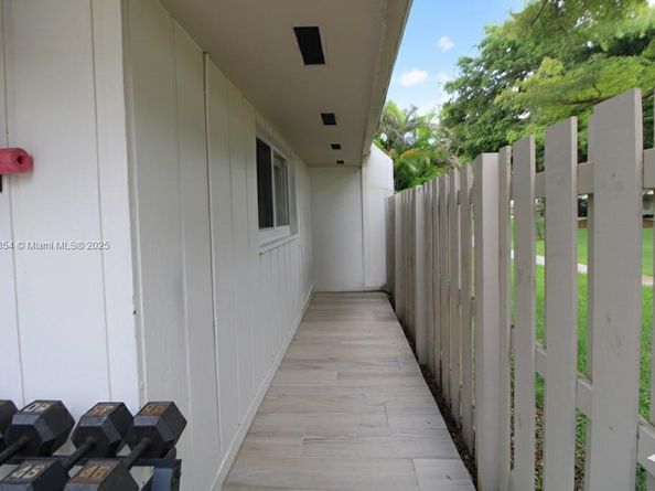 8232 SW 81st Ter 8232, Miami FL 33143