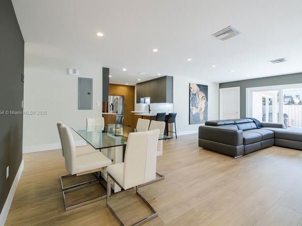 8232 SW 81st Ter 8232, Miami FL 33143
