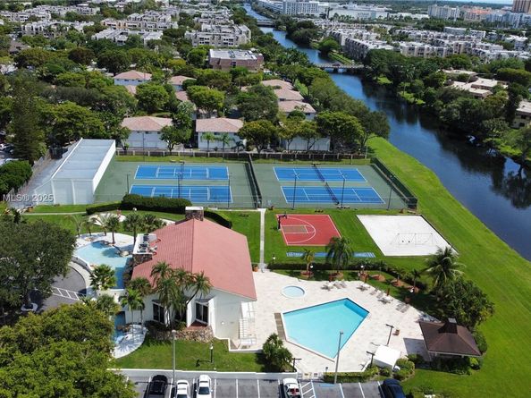 8232 SW 81st Ter 8232, Miami FL 33143