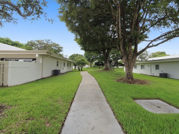 8232 SW 81st Ter 8232, Miami FL 33143