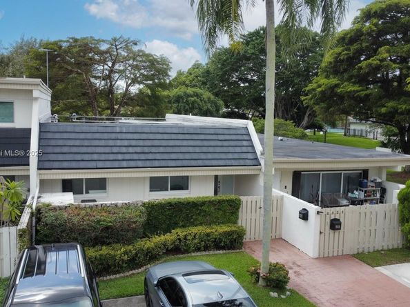 8232 SW 81st Ter 8232, Miami FL 33143