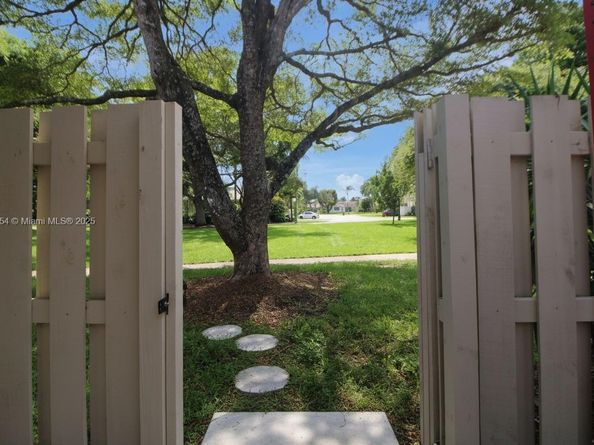 8232 SW 81st Ter 8232, Miami FL 33143