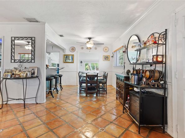 5644 SW 69th Ave, Miami FL 33143