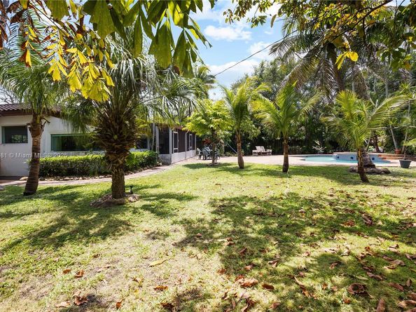 5644 SW 69th Ave, Miami FL 33143