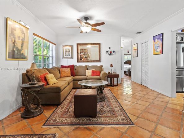 5644 SW 69th Ave, Miami FL 33143