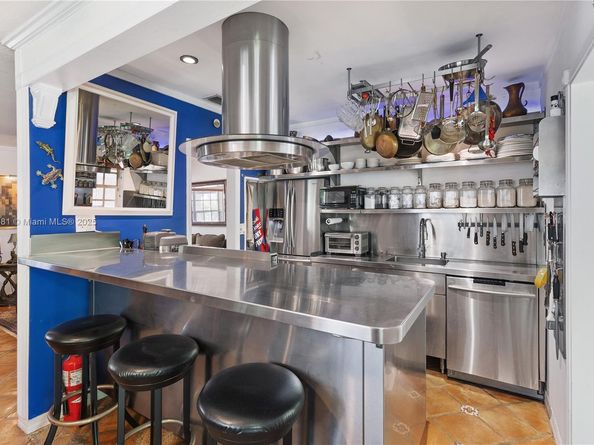 5644 SW 69th Ave, Miami FL 33143