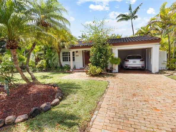 5644 SW 69th Ave, Miami FL 33143