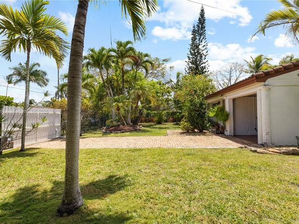 5644 SW 69th Ave, Miami FL 33143