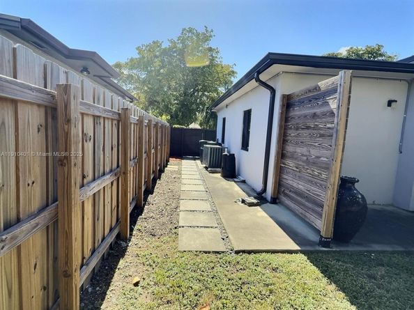 6541 SW 18 St, Miami FL 33155