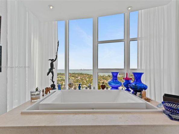 6000 Indian Creek Dr PH 2501, Miami Beach FL 33140