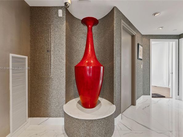 6000 Indian Creek Dr PH 2501, Miami Beach FL 33140