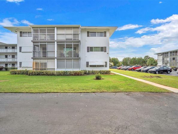 1201 Hillcrest Ct 102, Hollywood FL 33021