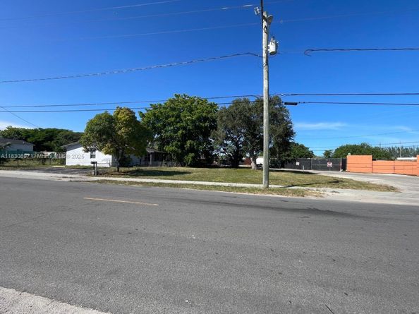 635 NW 22nd Rd, Fort Lauderdale FL 33311