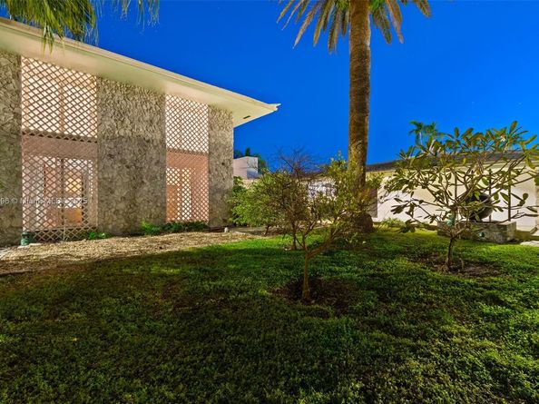 7305 Belle Meade Island Dr, Miami FL 33138