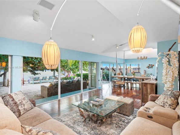 7305 Belle Meade Island Dr, Miami FL 33138