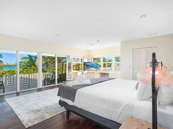 7305 Belle Meade Island Dr, Miami FL 33138