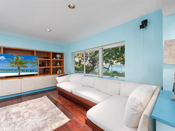 7305 Belle Meade Island Dr, Miami FL 33138