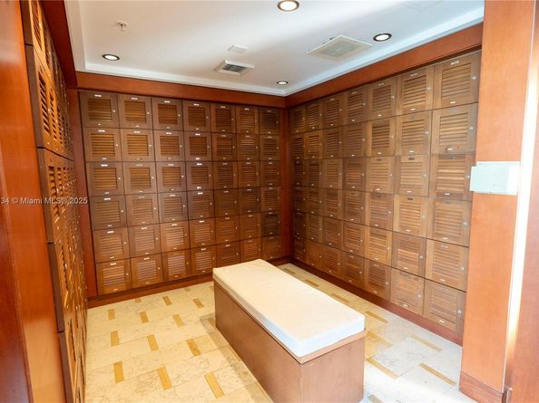 31 SE 5th St 2610, Miami FL 33131