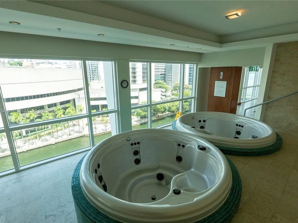 31 SE 5th St 2610, Miami FL 33131