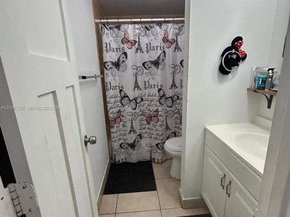 1100 NE 1st Ct 104, Hallandale Beach FL 33009