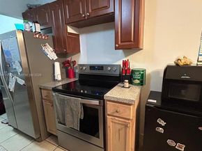1100 NE 1st Ct 104, Hallandale Beach FL 33009