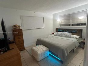 1100 NE 1st Ct 104, Hallandale Beach FL 33009