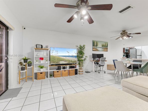 10500 NW 3rd St, Pembroke Pines FL 33026