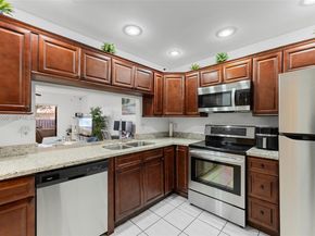 10500 NW 3rd St, Pembroke Pines FL 33026