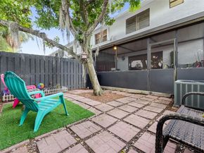 10500 NW 3rd St, Pembroke Pines FL 33026