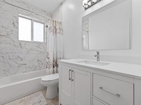 1033 NE 35th Ave, Homestead FL 33033