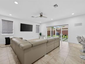 1033 NE 35th Ave, Homestead FL 33033