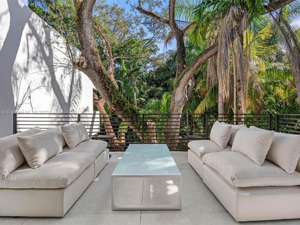 2805 Freeman St, Miami FL 33133