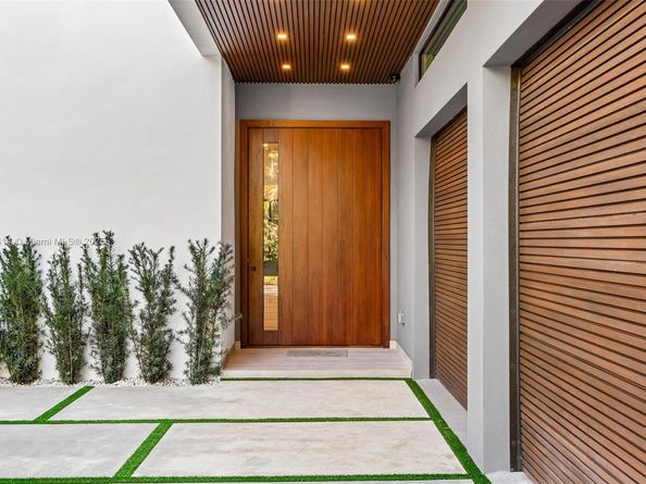 2805 Freeman St, Miami FL 33133
