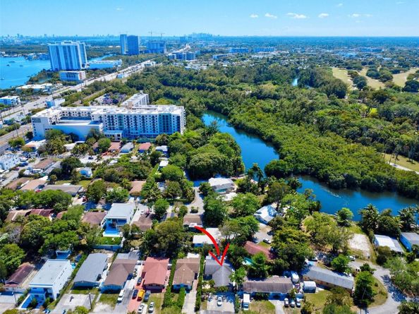 2470-2472 NE 182nd Ter, North Miami Beach FL 33160