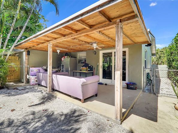 2470-2472 NE 182nd Ter, North Miami Beach FL 33160