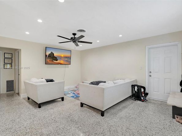 2470-2472 NE 182nd Ter, North Miami Beach FL 33160