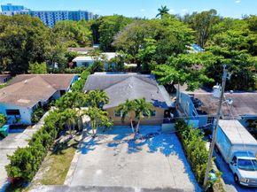 2470-2472 NE 182nd Ter, North Miami Beach FL 33160