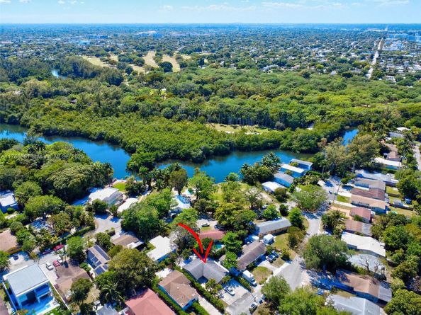 2470-2472 NE 182nd Ter, North Miami Beach FL 33160