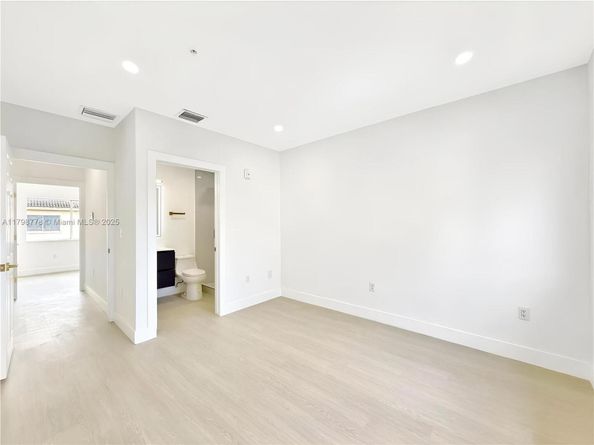 7985 NW 8th St 109A, Miami FL 33126